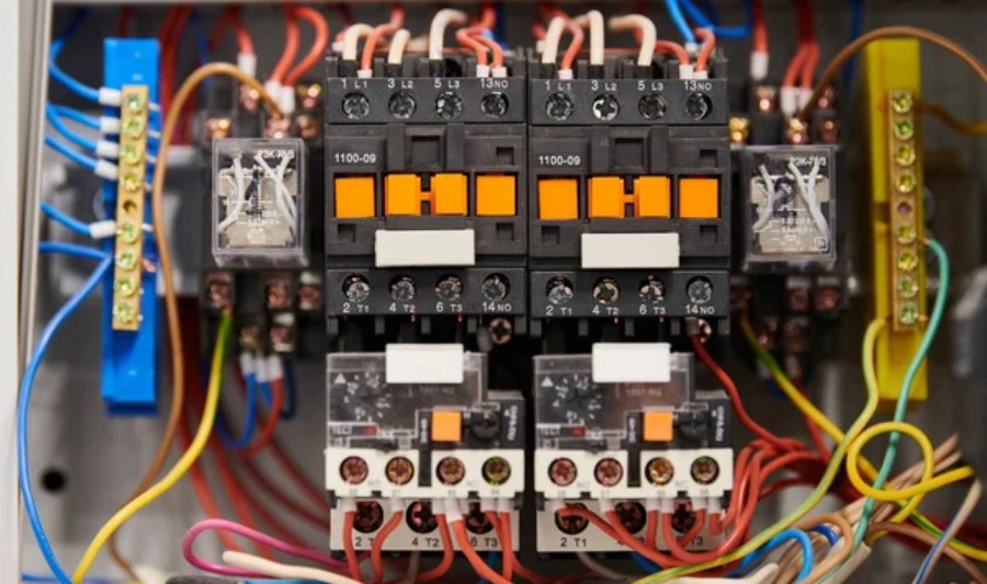 A featured image for Electrical Fire Smell article