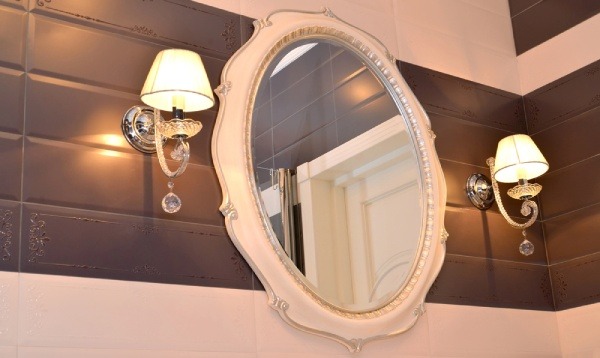 Wall sconces in a bathroom