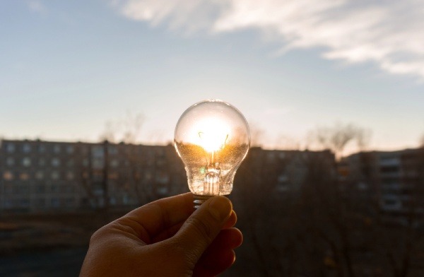 Incandescent light bulb