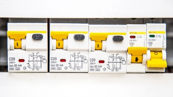 Residual current circuit breaker (RCD)